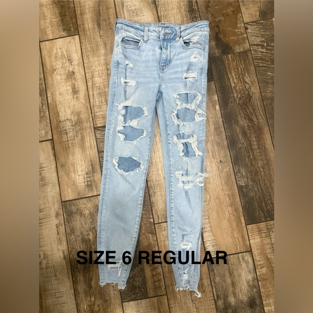 American Eagle Outfitters Light Blue Distressed Skinny Jeans
